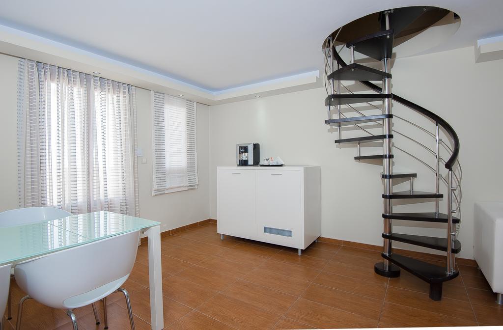 สเปลนเดอร์ รีสอร์ต Hotel ฟิรอสเตฟานี ภายนอก รูปภาพ