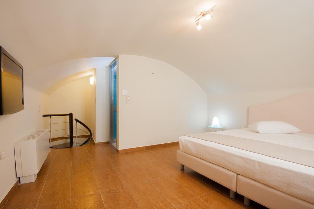 สเปลนเดอร์ รีสอร์ต Hotel ฟิรอสเตฟานี ภายนอก รูปภาพ