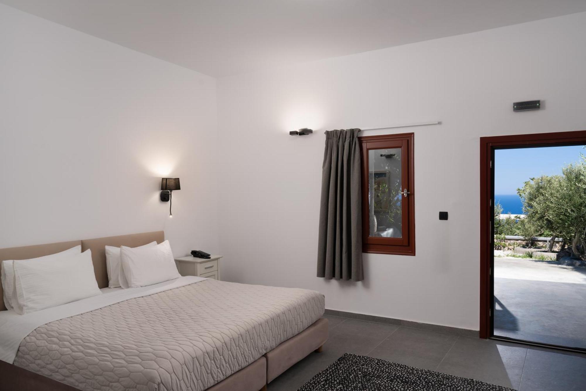 สเปลนเดอร์ รีสอร์ต Hotel ฟิรอสเตฟานี ภายนอก รูปภาพ